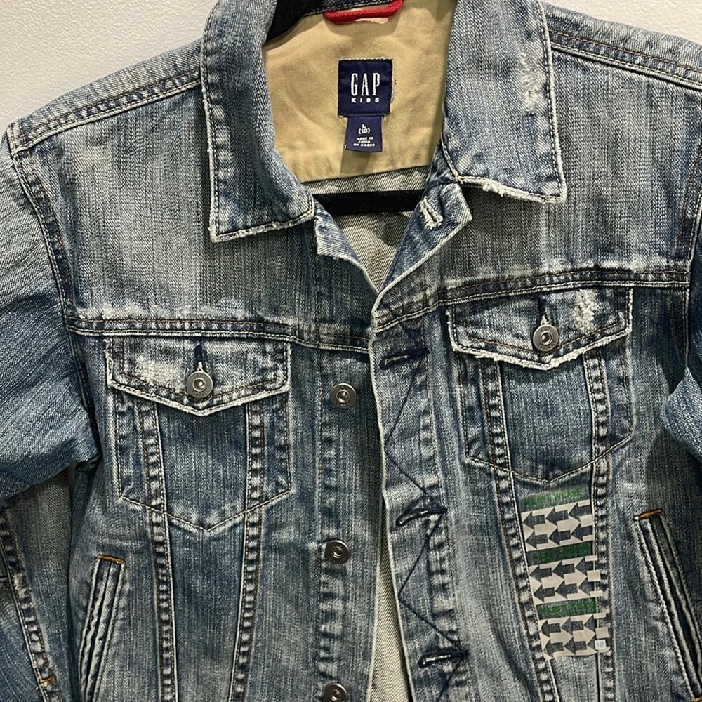 NWOT Gap kids distressed unisex denim jean school casual jacket. Size Large